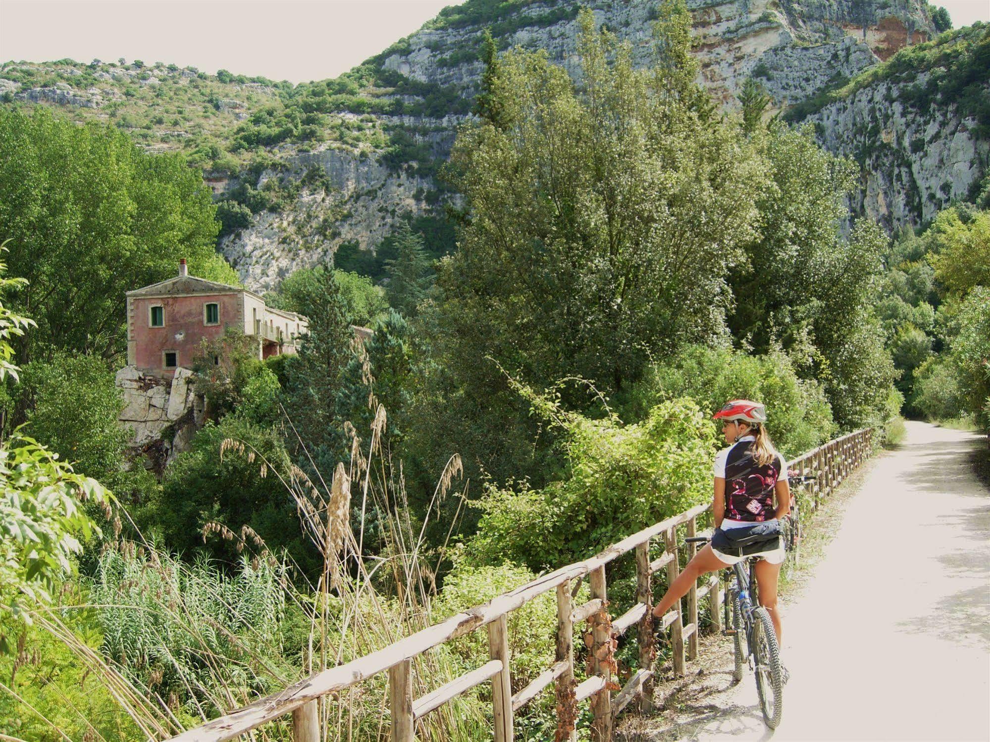 Parco Della Rocca Hotel Punta Braccetto Kültér fotó